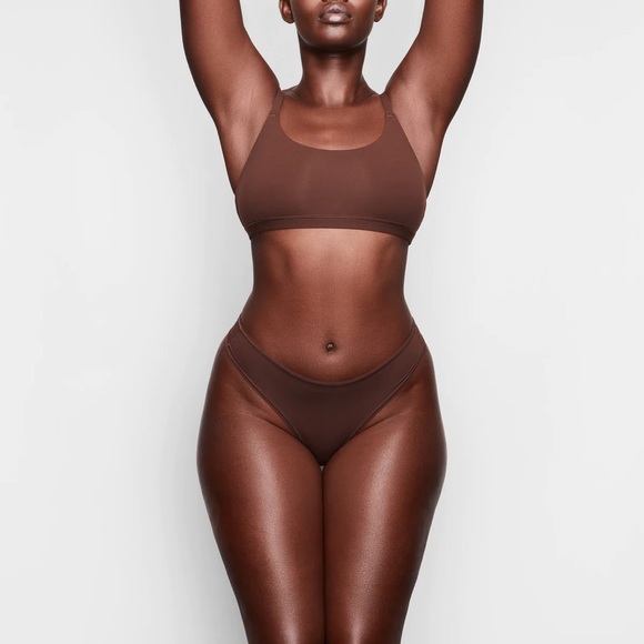 SKIMS Fits Everybody Bra in Cocoa XS - Picture 2 of 5